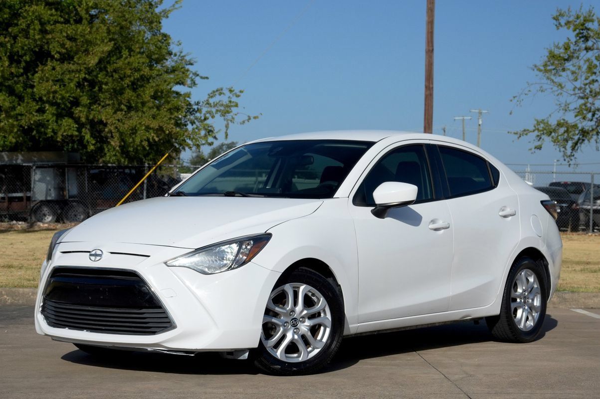 Used 2016 Scion iA FWD image 2