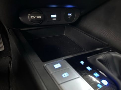 Used 2025 Hyundai Elantra SE FWD image 13
