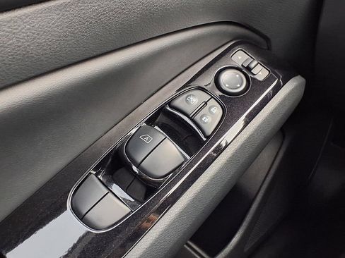 Used 2024 Nissan Altima 2.0 SR FWD image 19