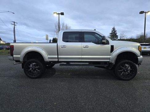 Used 2019 Ford F250 Lariat image 7