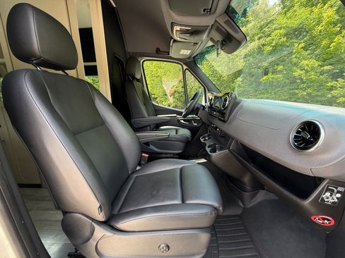 Used 2022 Mercedes-Benz Sprinter 3500 image 17