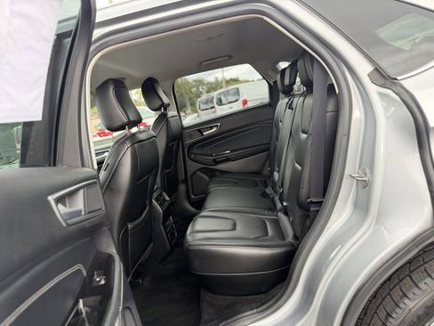 Used 2020 Ford Edge Titanium image 11