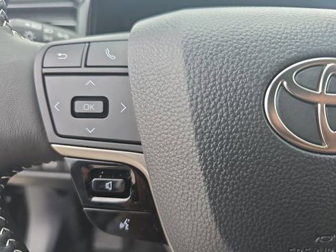 Used 2026 Toyota Camry SE FWD image 17
