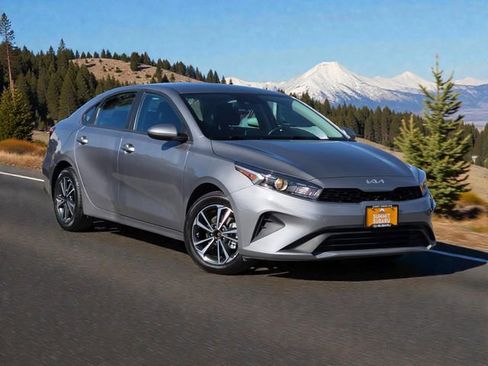 Used 2024 Kia Forte LXS FWD image 2