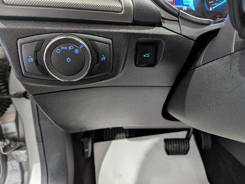 Used 2017 Ford Fusion SE w/ Fusion SE Technology Package FWD image 15