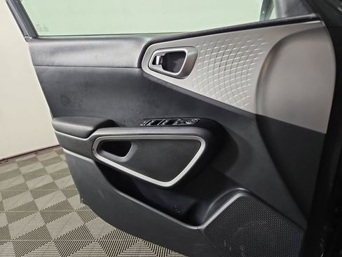 Certified 2025 Kia Soul LX w/ LX Technology Package FWD image 27