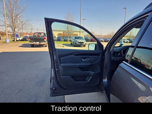 Certified 2025 Honda Pilot Touring image 12