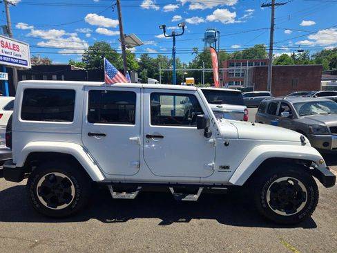 Used 2014 Jeep Wrangler Unlimited Sahara AWD/4WD image 2
