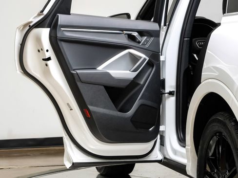 Used 2024 Audi Q3 2.0T Premium w/ Convenience Package image 46