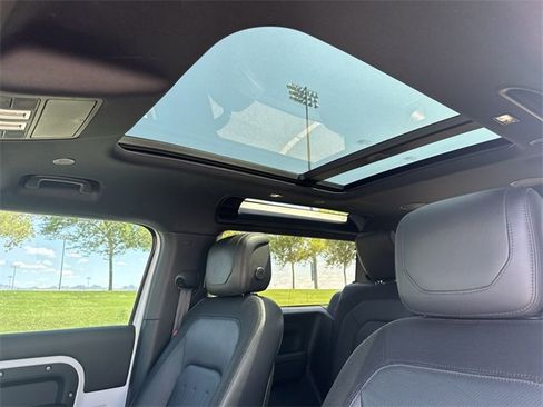 Used 2022 Land Rover Defender 90 X-Dynamic HSE image 29