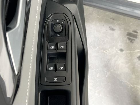 Used 2023 Volkswagen Taos SEL image 18