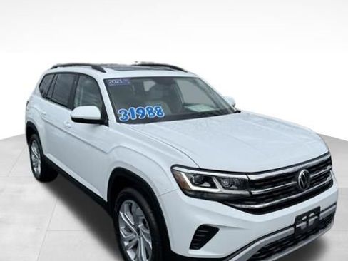 Certified 2021 Volkswagen Atlas SE image 4