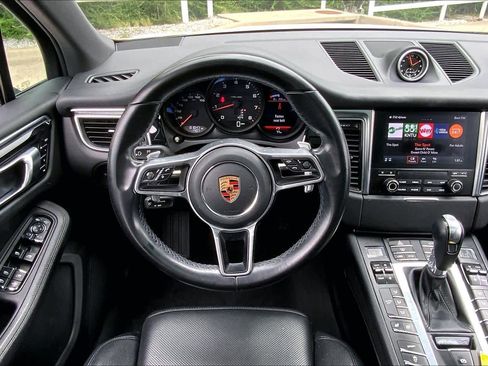 Used 2018 Porsche Macan AWD/4WD image 6