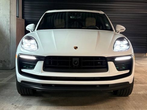 Used 2023 Porsche Macan AWD/4WD image 6