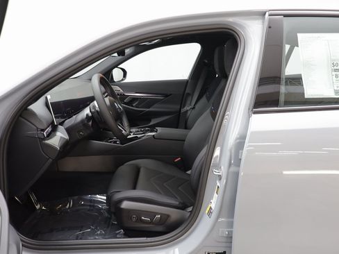 New 2025 BMW i5 M60 w/ Premium Package image 7