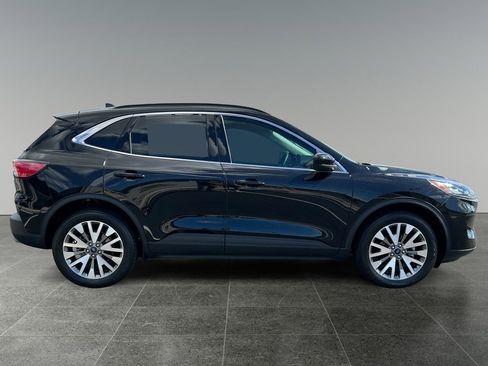 Used 2022 Ford Escape Titanium w/ Class II Trailer Tow Package image 8