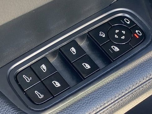 Used 2021 Porsche Cayenne Coupe w/ Premium Package image 21