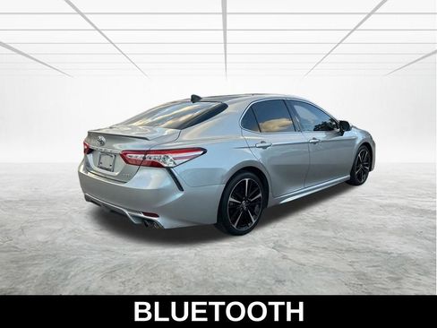 Used 2020 Toyota Camry XSE image 5