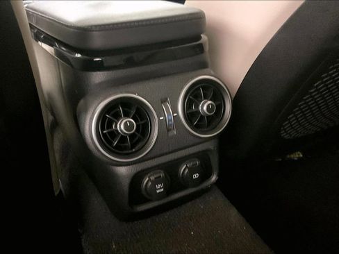 Used 2018 Kia Stinger Premium image 32