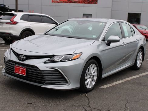 Certified 2023 Toyota Camry LE image 1