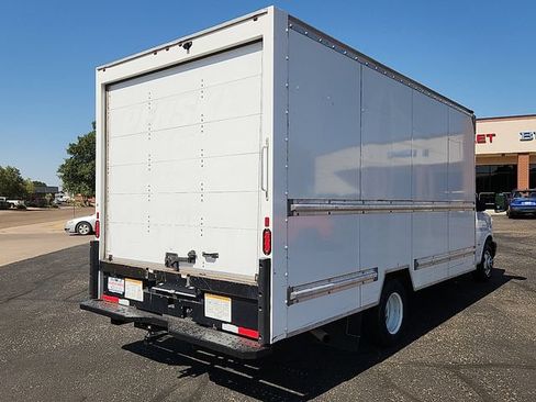 Used 2021 GMC Savana 3500 Extended w/ Power Convenience Package RWD image 4