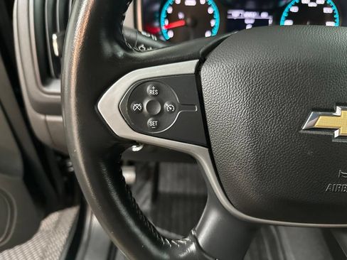 Used 2022 Chevrolet Colorado LT w/ LT Convenience Package AWD/4WD image 16