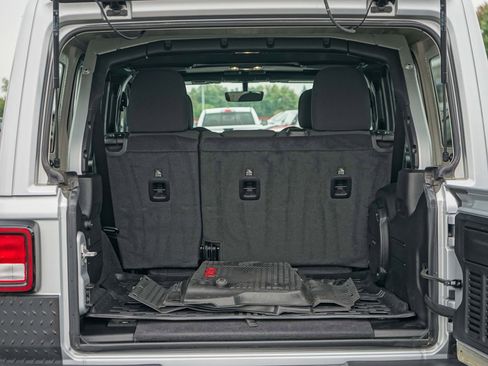 Used 2023 Jeep Wrangler Unlimited Rubicon w/ Cold Weather Group image 9