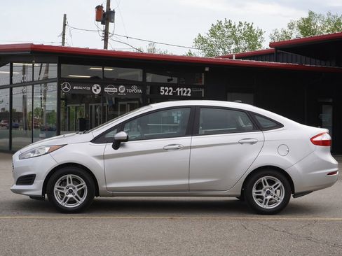 Used 2017 Ford Fiesta SE FWD image 4