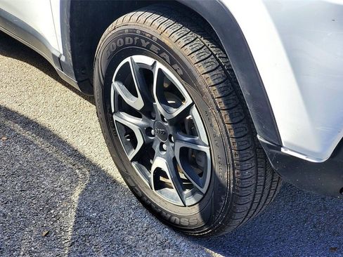 Used 2024 Jeep Compass Trailhawk image 4