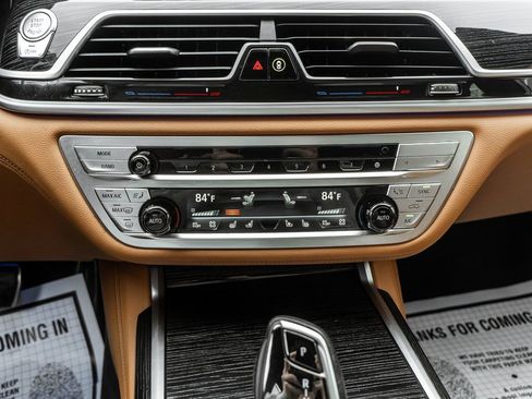 Used 2022 BMW 750i xDrive w/ Executive Package image 29