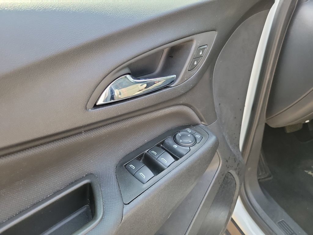 Used 2023 Chevrolet Equinox RS FWD image 25