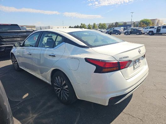 Used 2024 Nissan Altima 2.5 SV FWD image 4