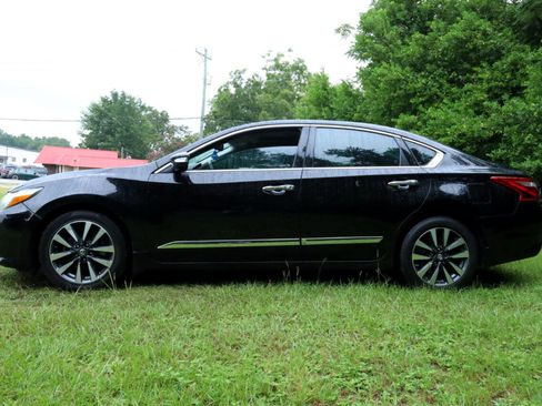 Used 2016 Nissan Altima 2.5 SV image 2