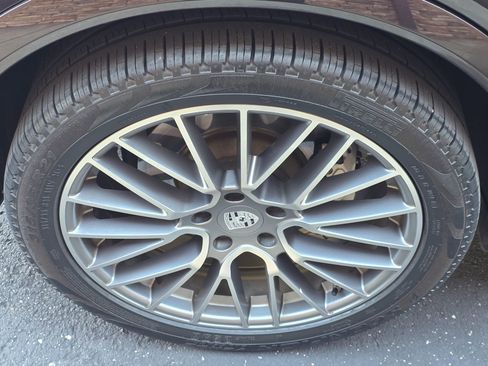 Used 2019 Porsche Cayenne Turbo AWD/4WD image 18