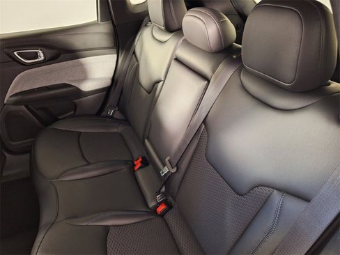 New 2026 Jeep Compass Latitude image 15