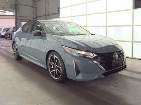 Used 2024 Nissan Sentra SR w/ SR Premium Package FWD image 4