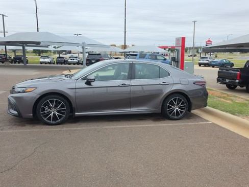 Used 2024 Toyota Camry SE w/ Convenience Package FWD image 1