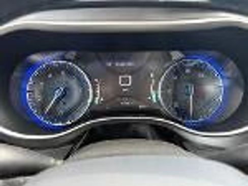 Used 2021 Chrysler Pacifica Touring-L w/ Premium & Safety Sphere Group FWD image 20