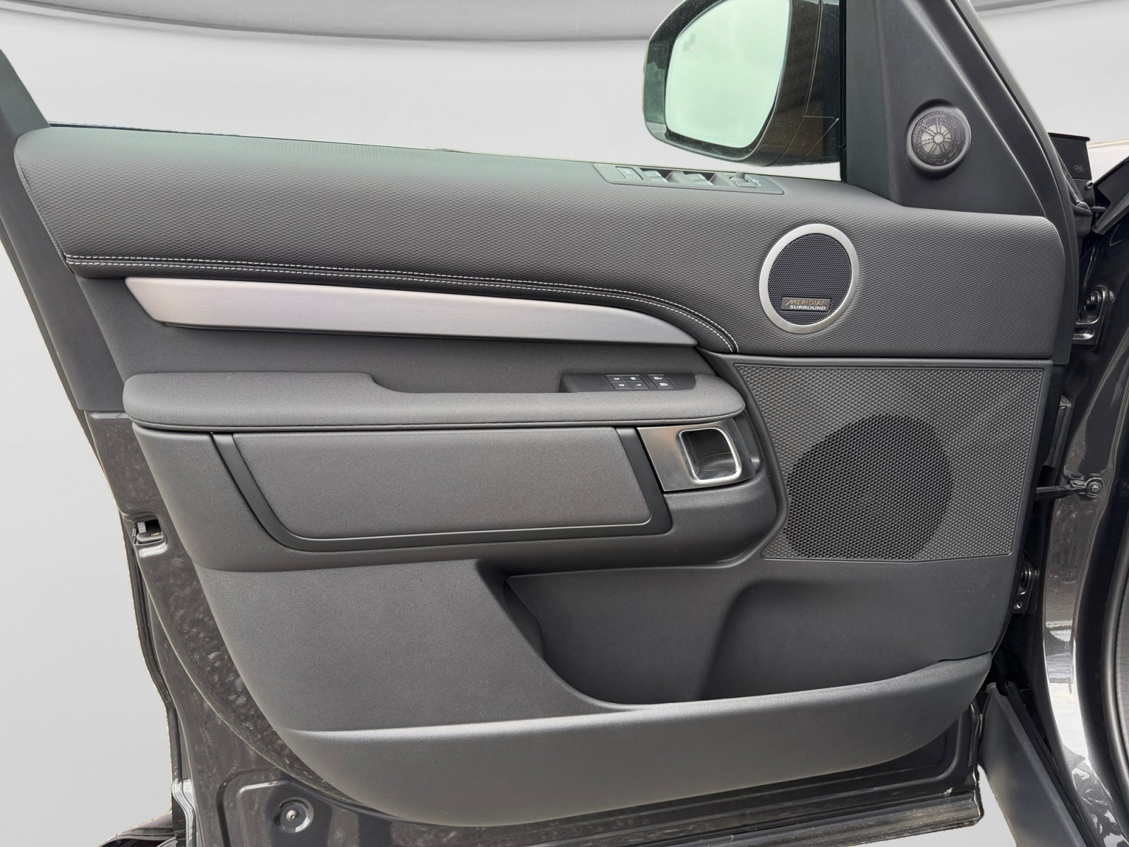 New 2026 Land Rover Discovery Dynamic SE AWD/4WD image 12