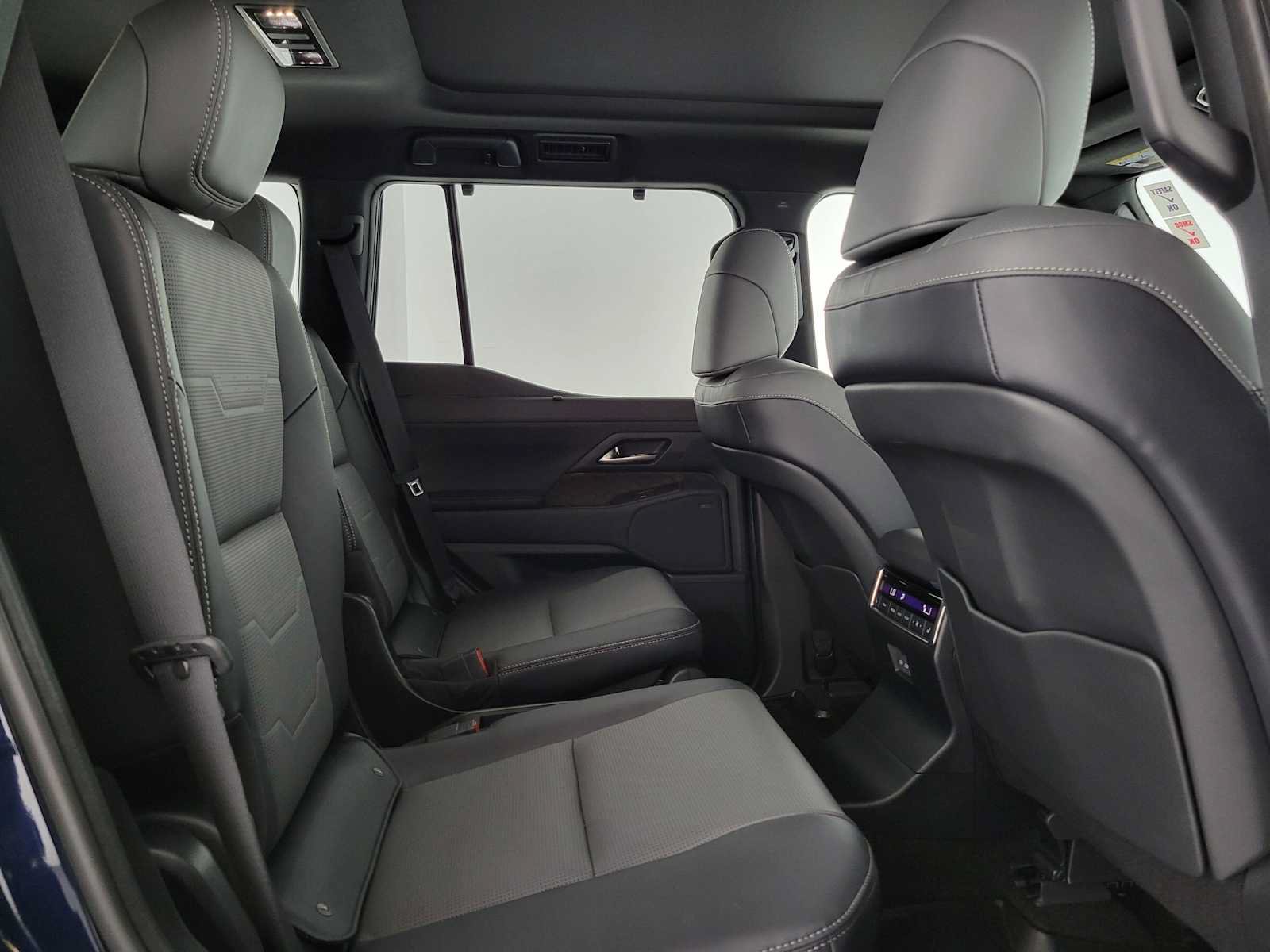 Used 2026 Lexus GX 550 w/ Cold Area Package AWD/4WD image 12