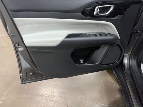 Used 2022 Jeep Compass Limited image 10