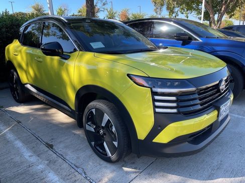 Certified 2025 Nissan Kicks SR image 1