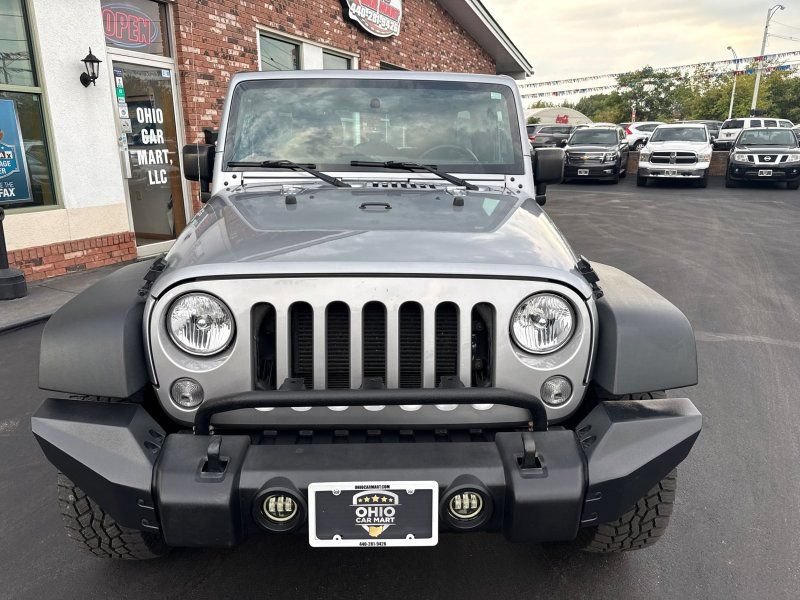 Used 2016 Jeep Wrangler Unlimited Sport w/ Connectivity Group AWD/4WD image 2