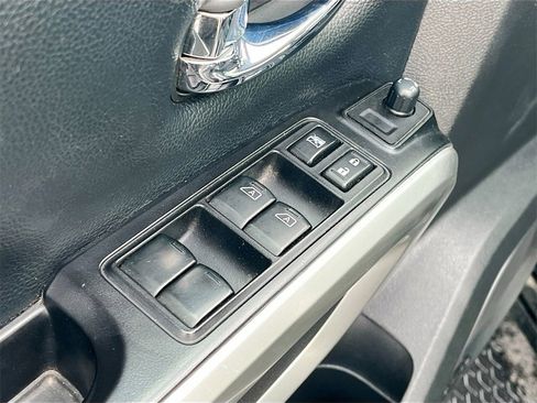 Used 2018 Nissan Titan PRO-4X w/ Pro-4x Convenience Package image 18