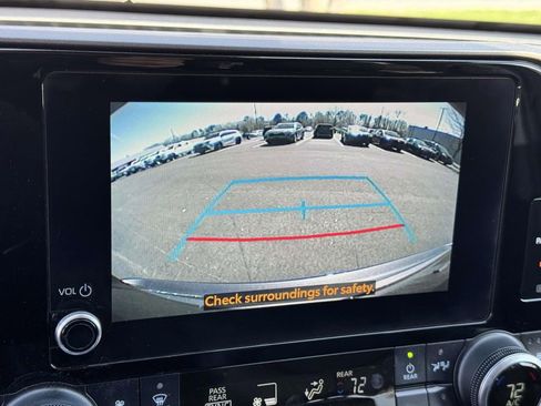 Used 2023 Toyota Highlander XLE image 4