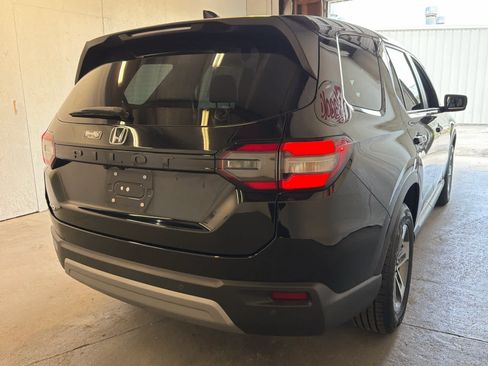 Used 2025 Honda Pilot EX-L image 2