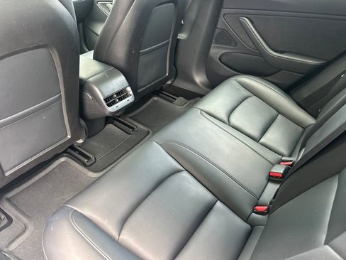 Used 2018 Tesla Model 3 Mid Range image 11