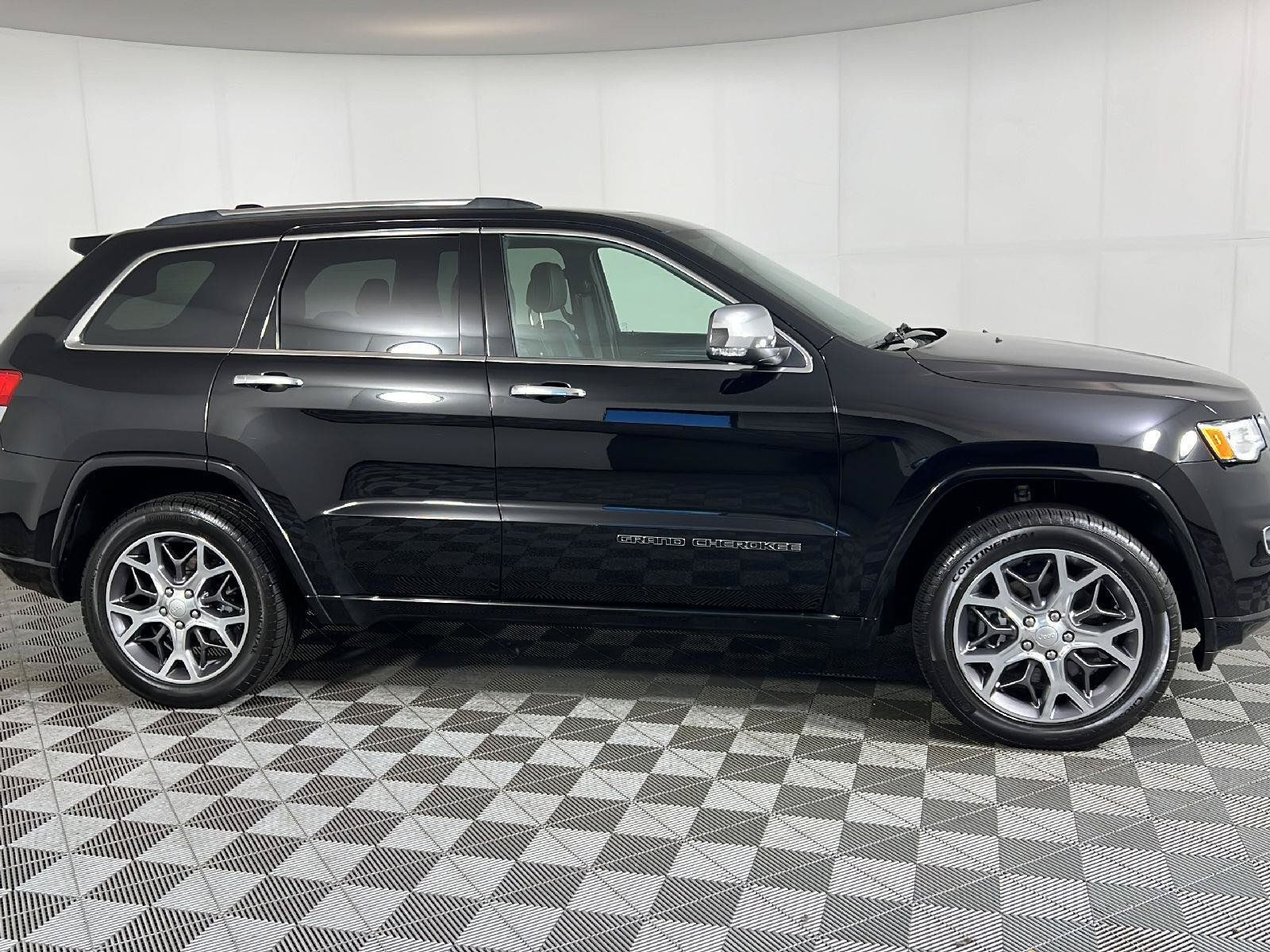 Used 2020 Jeep Grand Cherokee Overland AWD/4WD image 3
