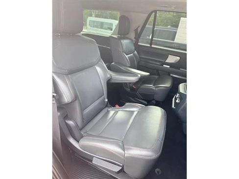 Used 2025 Ford Expedition Active RWD image 15