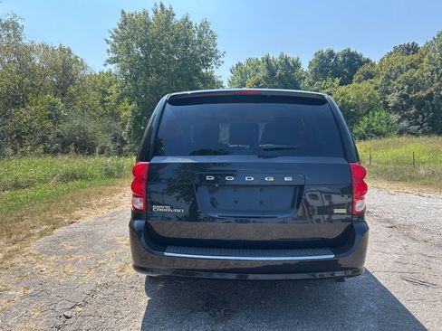 Used 2019 Dodge Grand Caravan SE w/ UConnect Hands-Free Group FWD image 4